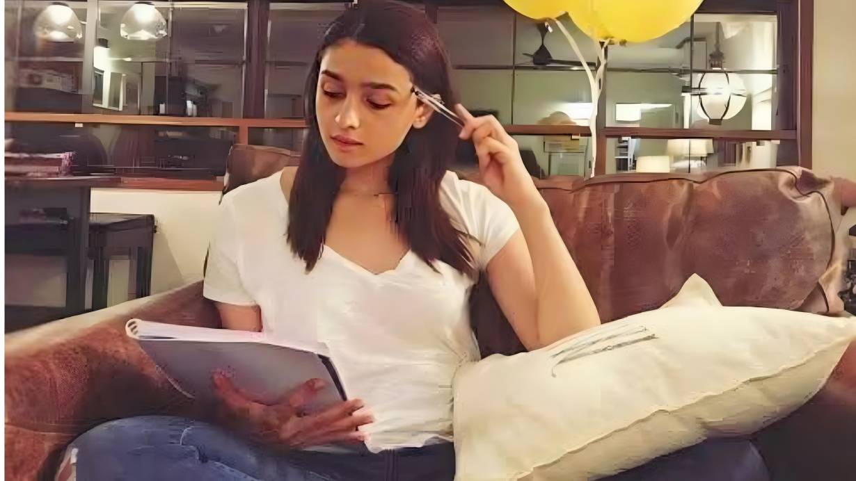 Alia Bhatt education qualification