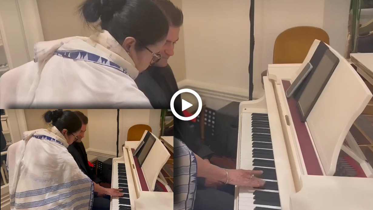 Mamata Banerjee played piano in Spain