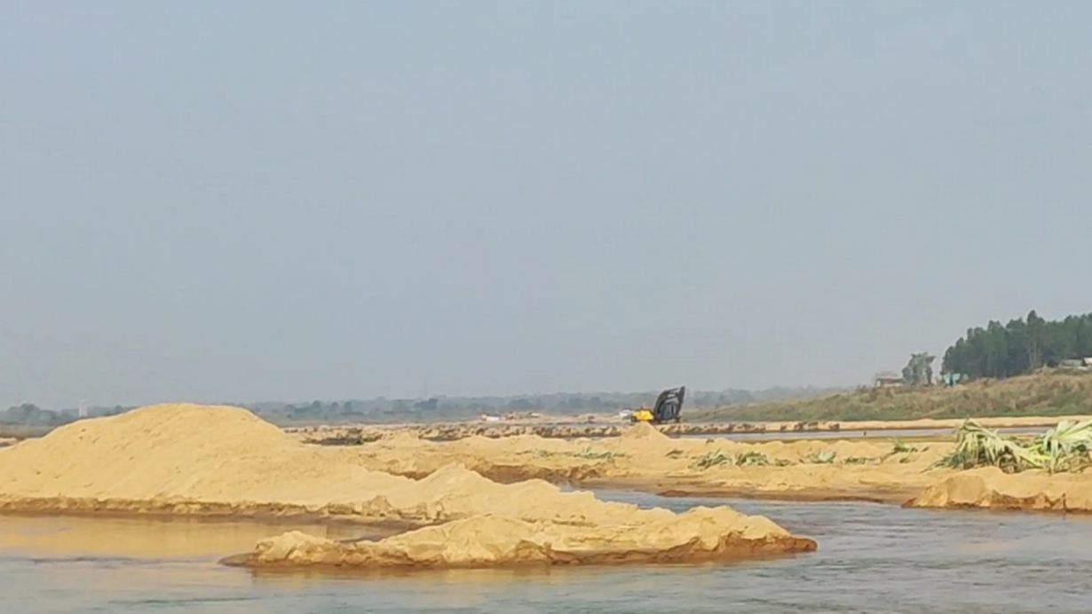 অবৈধ বালি পাচার