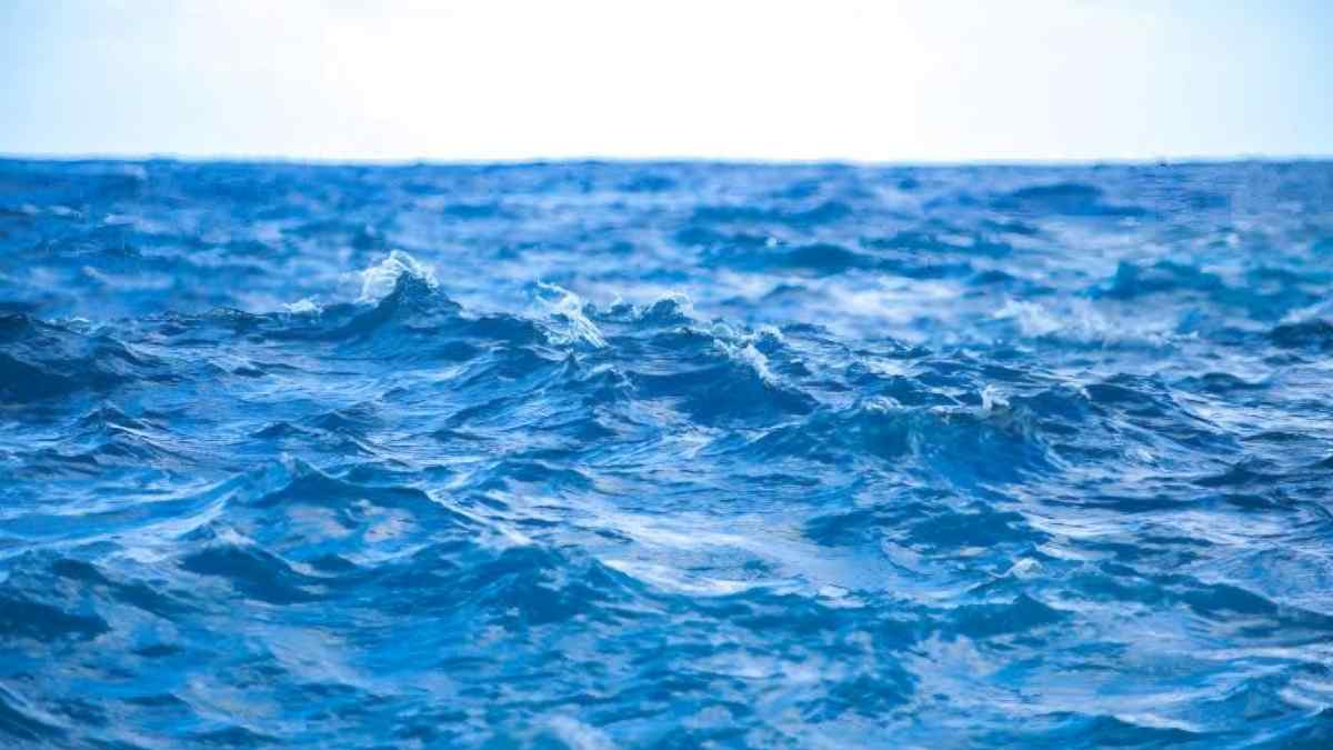 সমুদ্রের জলের রঙ