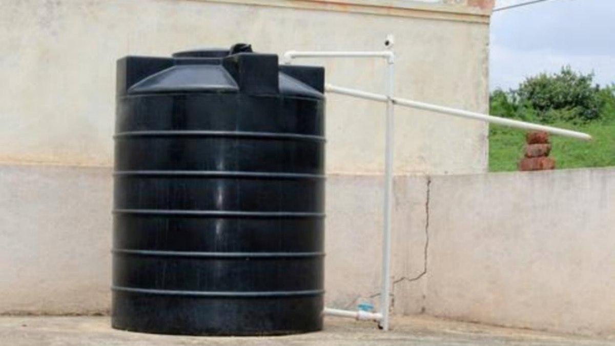 বাড়ির জলের ট্যাঙ্ক