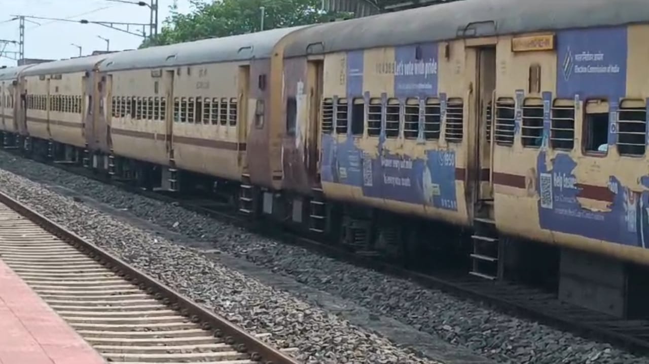 Maa Fullara fast passenger