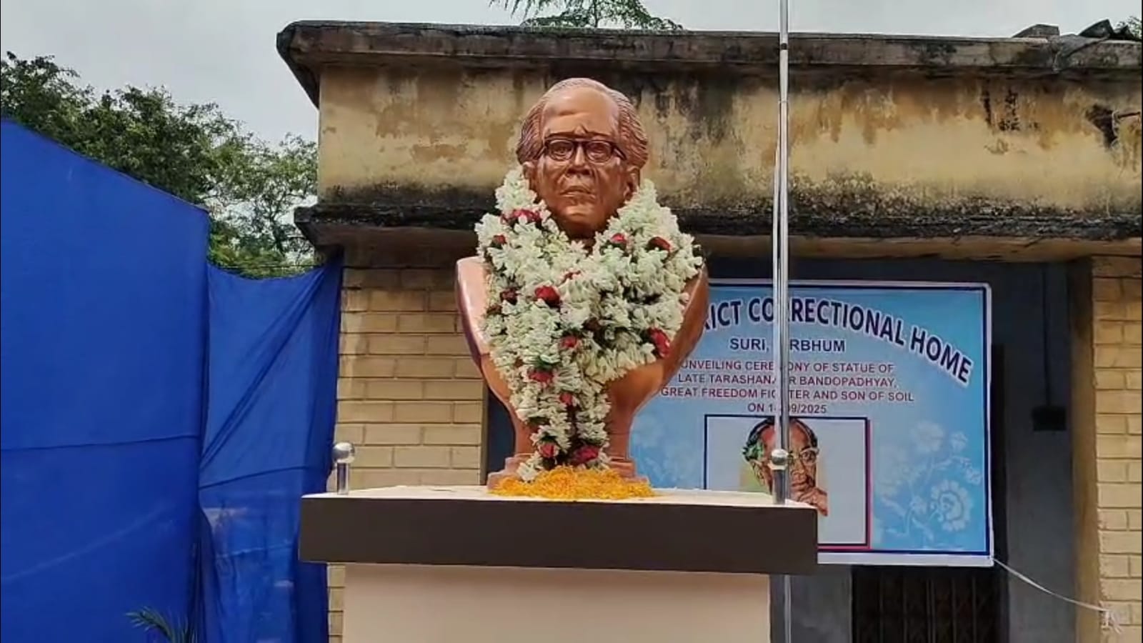 Tarashankar Idol in Suri