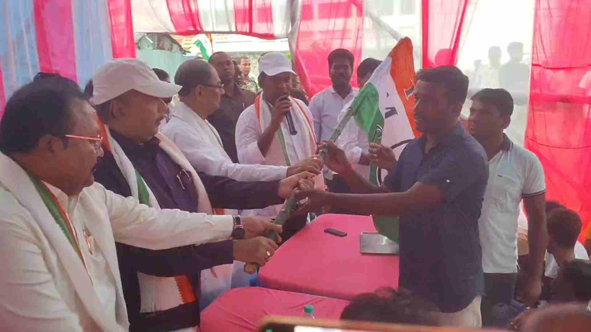 তৃণমূলে যোগদান
