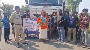 পথ নিরাপত্তার গান গাইছেন সিভিক ভলেন্টিয়ার