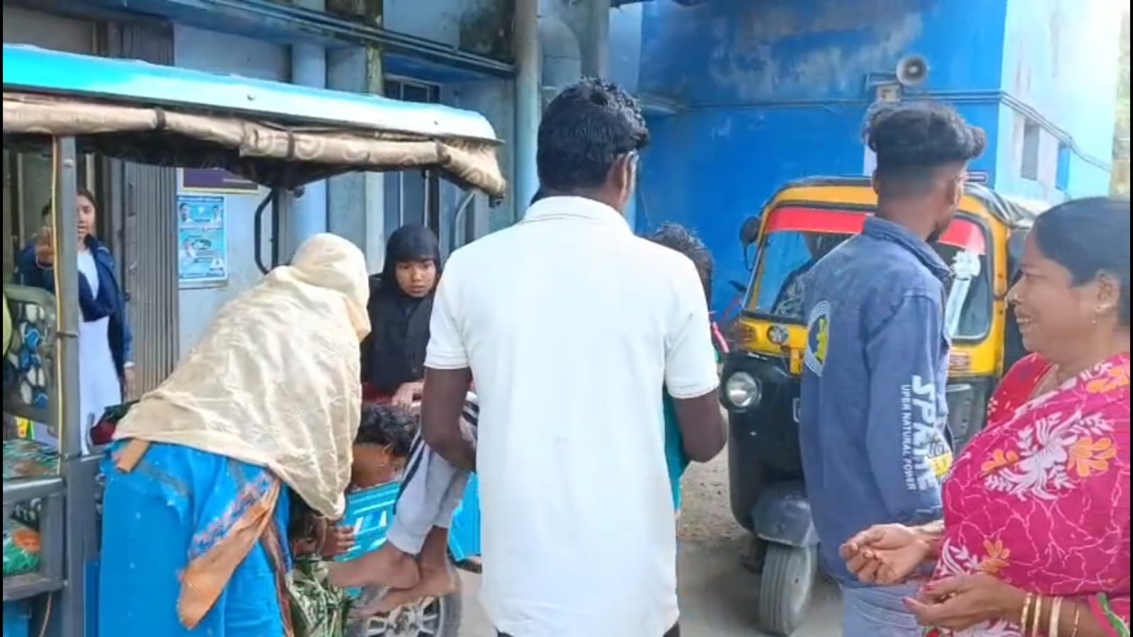 হাত উড়ে গেল খুদের