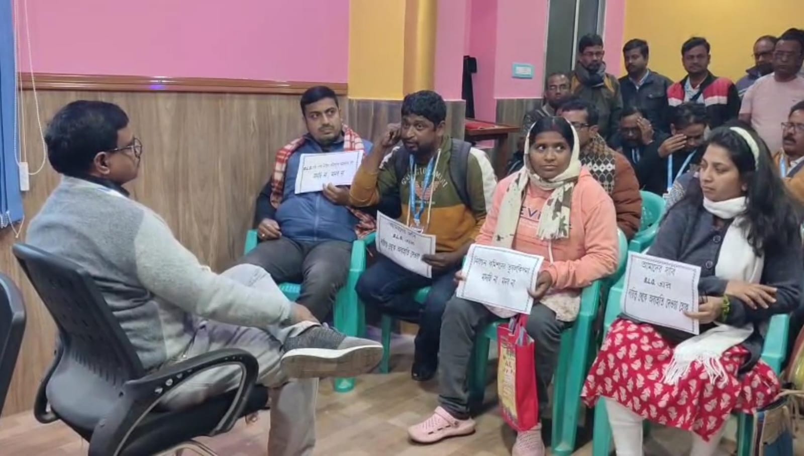 বিএলওদের প্রতিবাদ