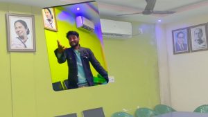 কাউন্সিলদের রুমে রিলস বানালেন যুবক