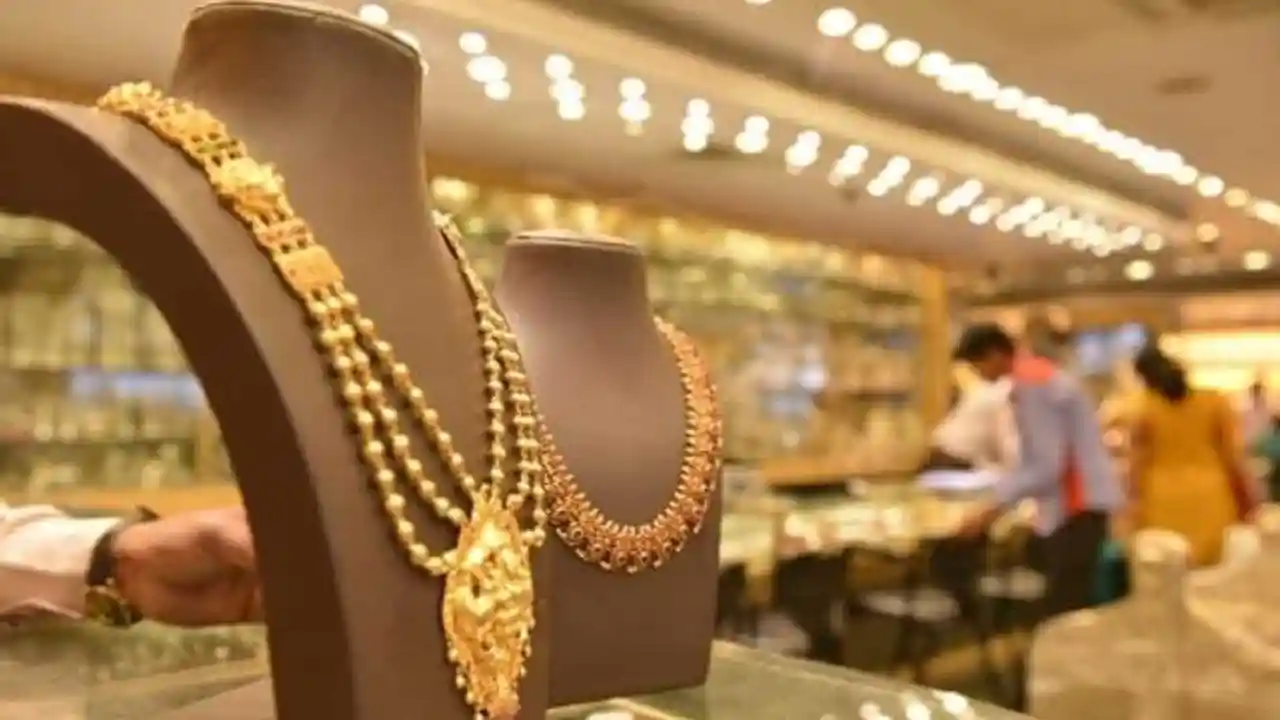 Gold and money theft from a jwellery shop in Birbhum