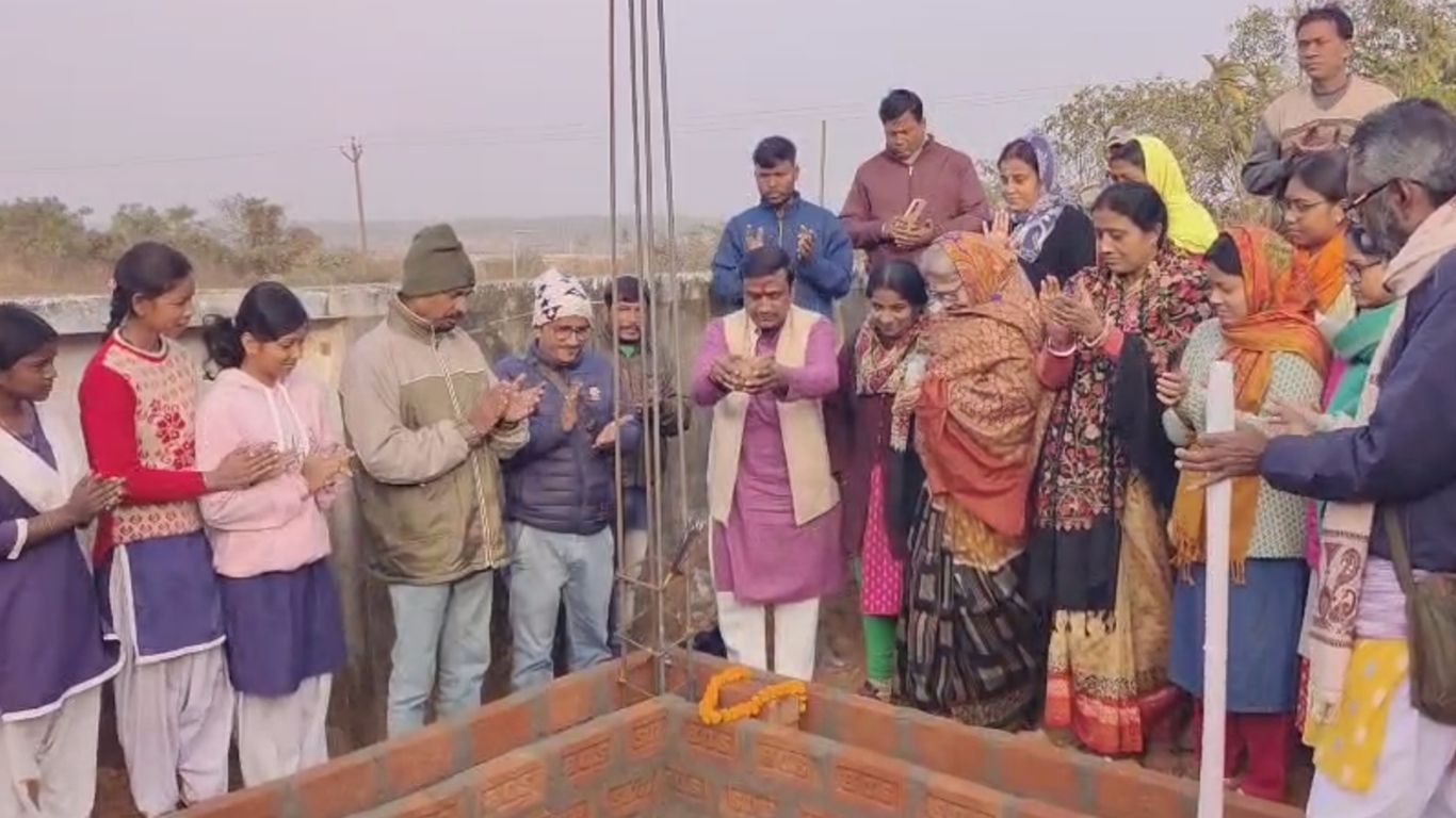 বিজেপি সাংসদের টাকায় স্কুল বিল্ডিং