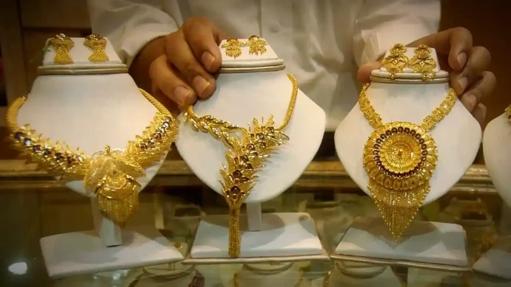 Gold Price might drop to Rs 80000 says experts