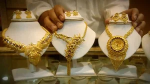 Gold Price might drop to Rs 80000 says experts