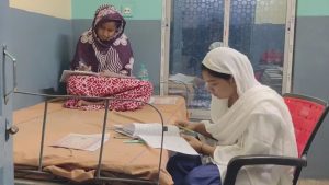 হাসপাতালে বসে পরীক্ষা দিলেন ২ ছাত্রী