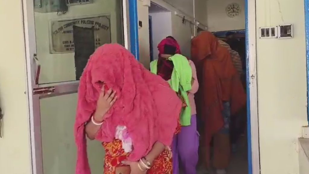 রিসোর্টে গোপনে যুবক-যুবতীদের খেলা